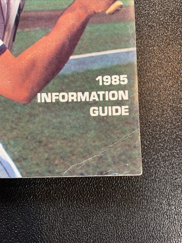 1985 New York YANKEES Official Media GUIDE Yearbook Don Mattingly Cover #23