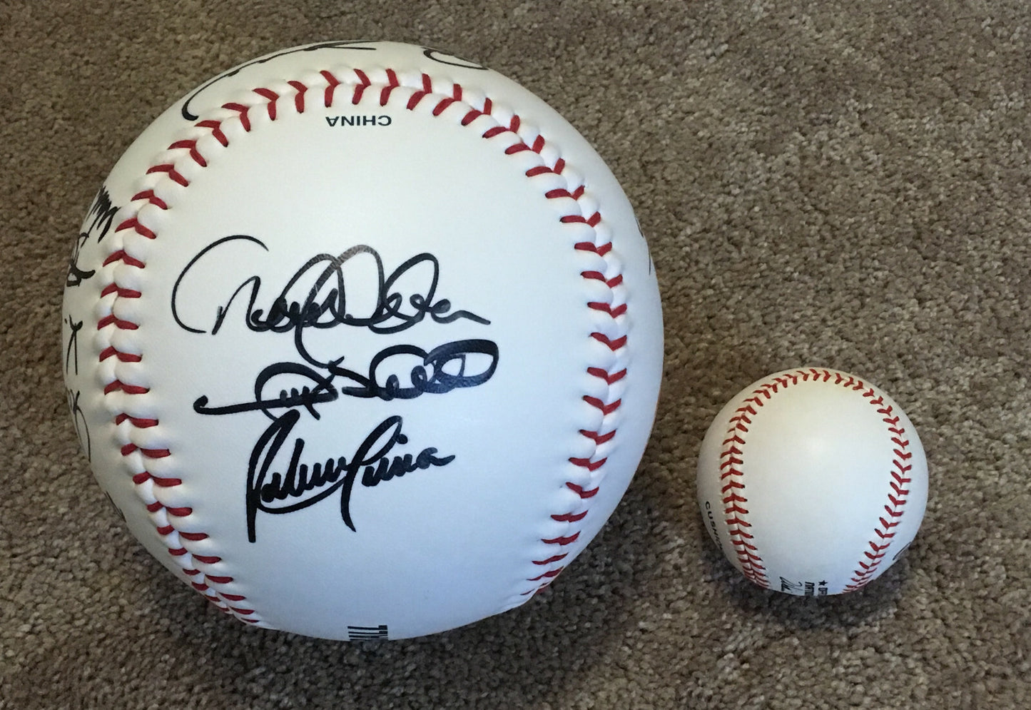 2004 Yankees Team Signed Oversized Baseball Derek Jeter George Steinbrenner Psa