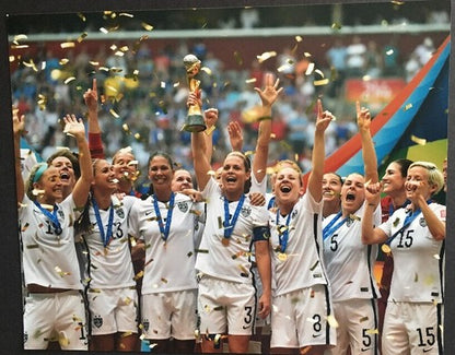 2015 USA WOMENS SOCCER TEAM WORLD CUP CELEBRATION 8x10 PHOTO Alex MORGAN LLOYD