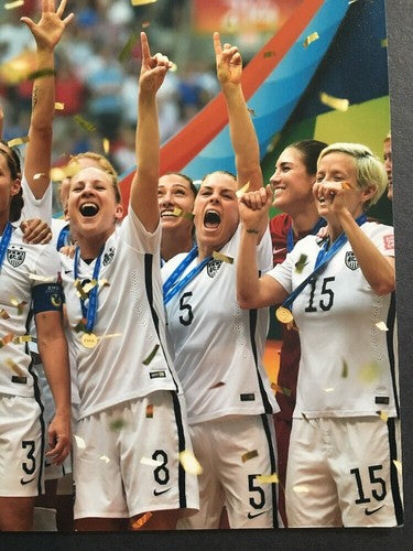 2015 USA WOMENS SOCCER TEAM WORLD CUP CELEBRATION 8x10 PHOTO Alex MORGAN LLOYD