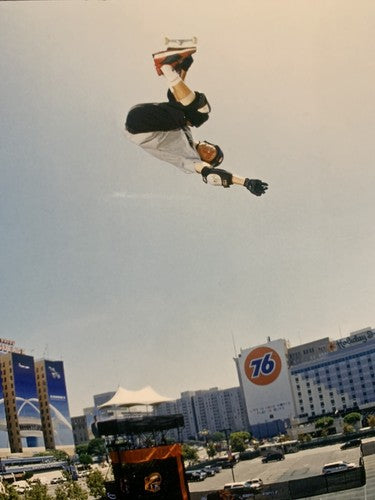 TONY HAWK Skateboard 8 x 10 Action Photo Skateboarding Deck Steiner