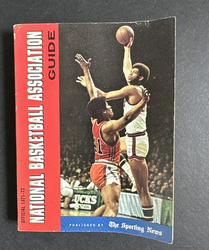 1971 /72 The Sporting News NBA Guide book Lew Alcindor Bucks Kareem Abdul Jabbar