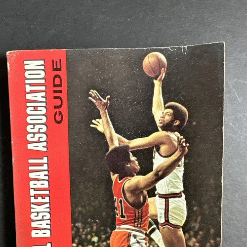 1971 /72 The Sporting News NBA Guide book Lew Alcindor Bucks Kareem Abdul Jabbar