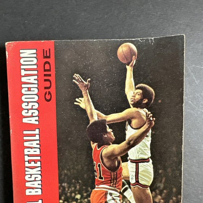 1971 /72 The Sporting News NBA Guide book Lew Alcindor Bucks Kareem Abdul Jabbar