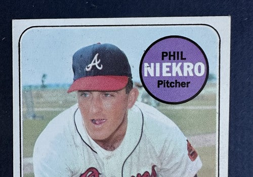 1969 Topps Set-Break #355 Phil Niekro NM - Mint Centered Hof Braves
