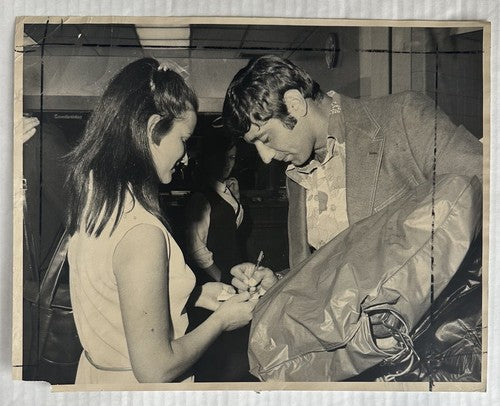 Joe Namath 11x14 Original 1969 Type 1 Wire Photo Jets Arrive JFK Airport Auto