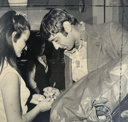 Joe Namath 11x14 Original 1969 Type 1 Wire Photo Jets Arrive JFK Airport Auto