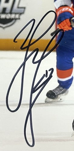 Matt Martin Signed 8x10 Framed Photo New York Islanders Bold Autograph CBM COA
