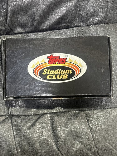1991 Topps Stadium Club Charter Member Factory Set Nolan Ryan Medallion keychain
