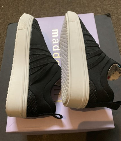Madden Girl SZ 13 JLANDENN Pull on Sneakers Black Brand New In Box Nice