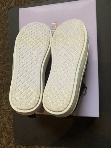 Madden Girl SZ 13 JLANDENN Pull on Sneakers Black Brand New In Box Nice