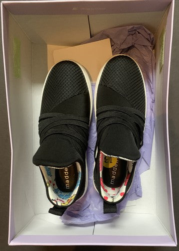 Madden Girl SZ 13 JLANDENN Pull on Sneakers Black Brand New In Box Nice