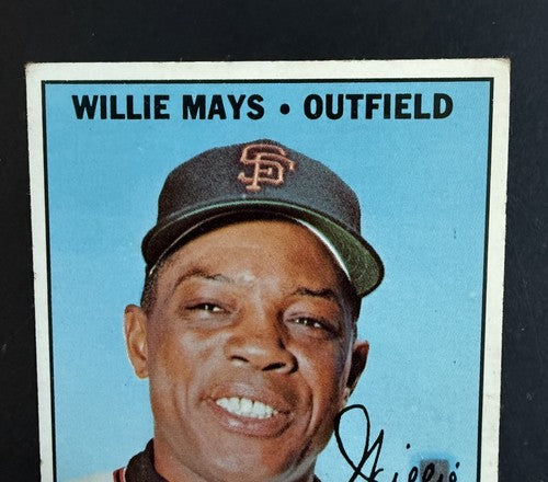 1967 Topps Willie Mays #200 Giants Great Color And Eye Appeal Dead Centered