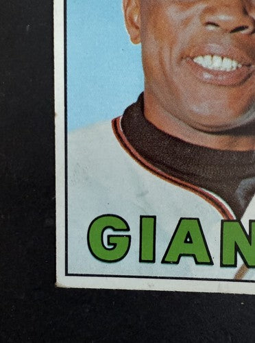 1967 Topps Willie Mays #200 Giants Great Color And Eye Appeal Dead Centered