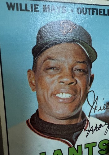 1967 Topps Willie Mays #200 Giants Great Color And Eye Appeal Dead Centered