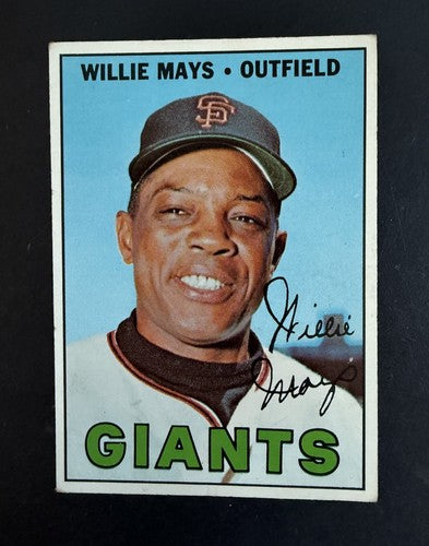 1967 Topps Willie Mays #200 Giants Great Color And Eye Appeal Dead Centered