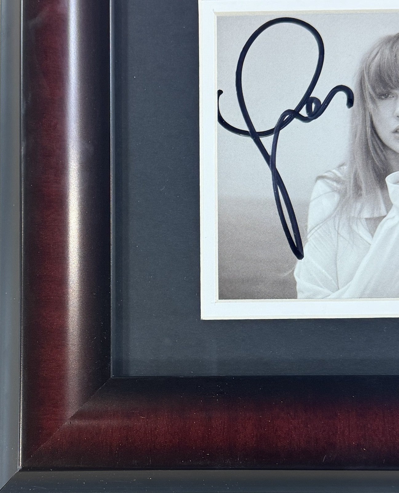 Taylor Swift Signed Framed 16x20 CD Photo Album The Manuscript Auto JSA COA