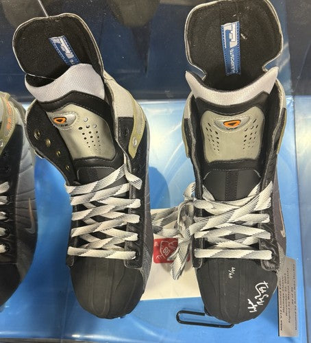 Wayne Gretzky SIGNED Nike Skates /99 IN Case Edmonton Oilers Heritage Auto WGA