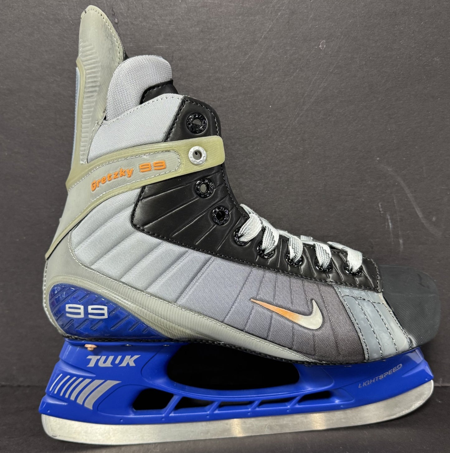 Wayne Gretzky SIGNED Nike Skates /99 IN Case Edmonton Oilers Heritage Auto WGA