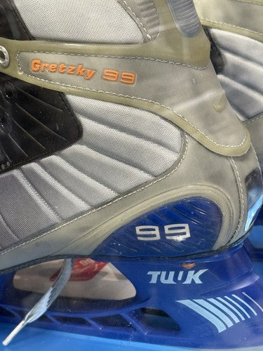 Wayne Gretzky SIGNED Nike Skates /99 IN Case Edmonton Oilers Heritage Auto WGA