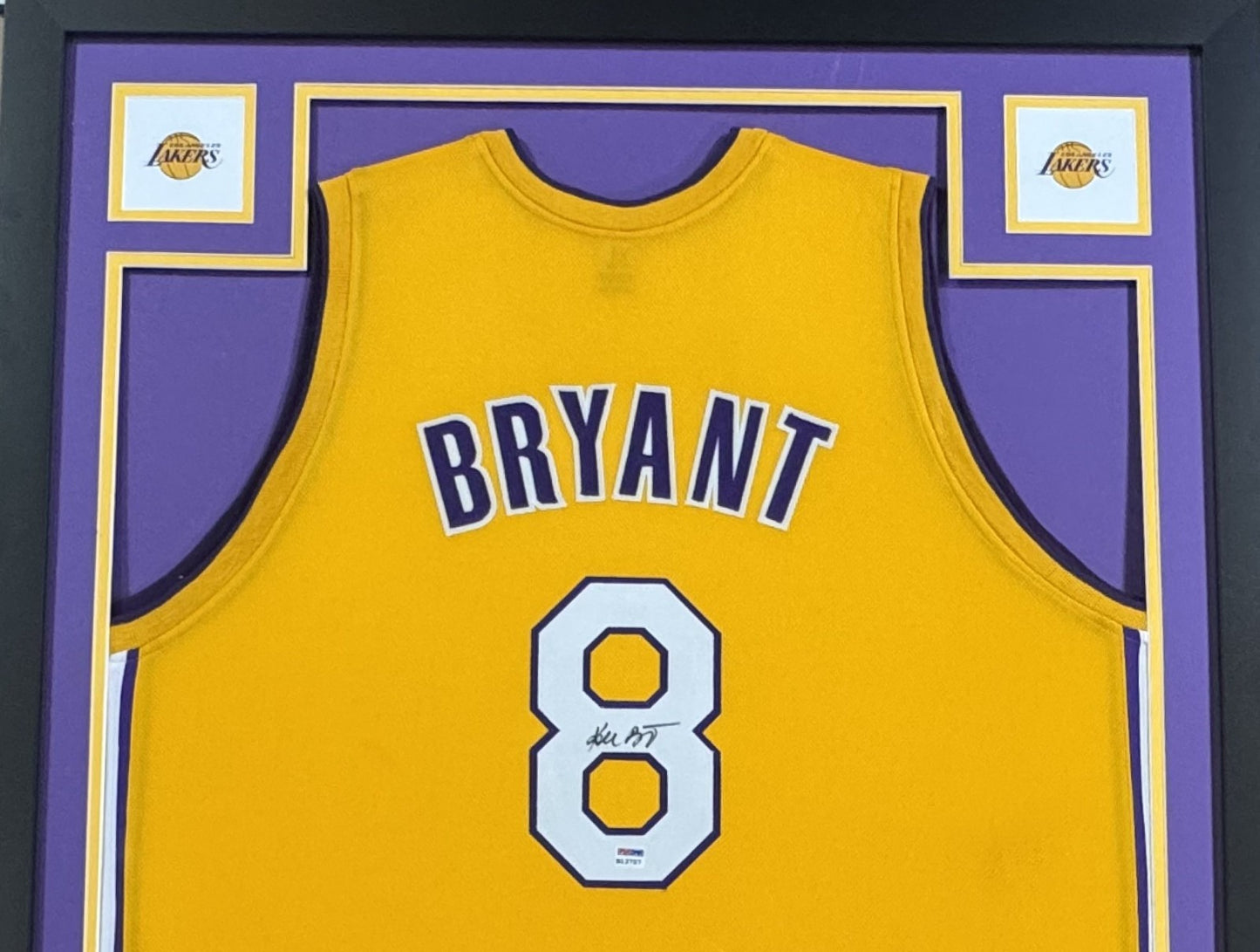 Kobe Bryant Signed Framed Lakers #8 Jersey Rookie Era Full Name Auto PSA COA HOF