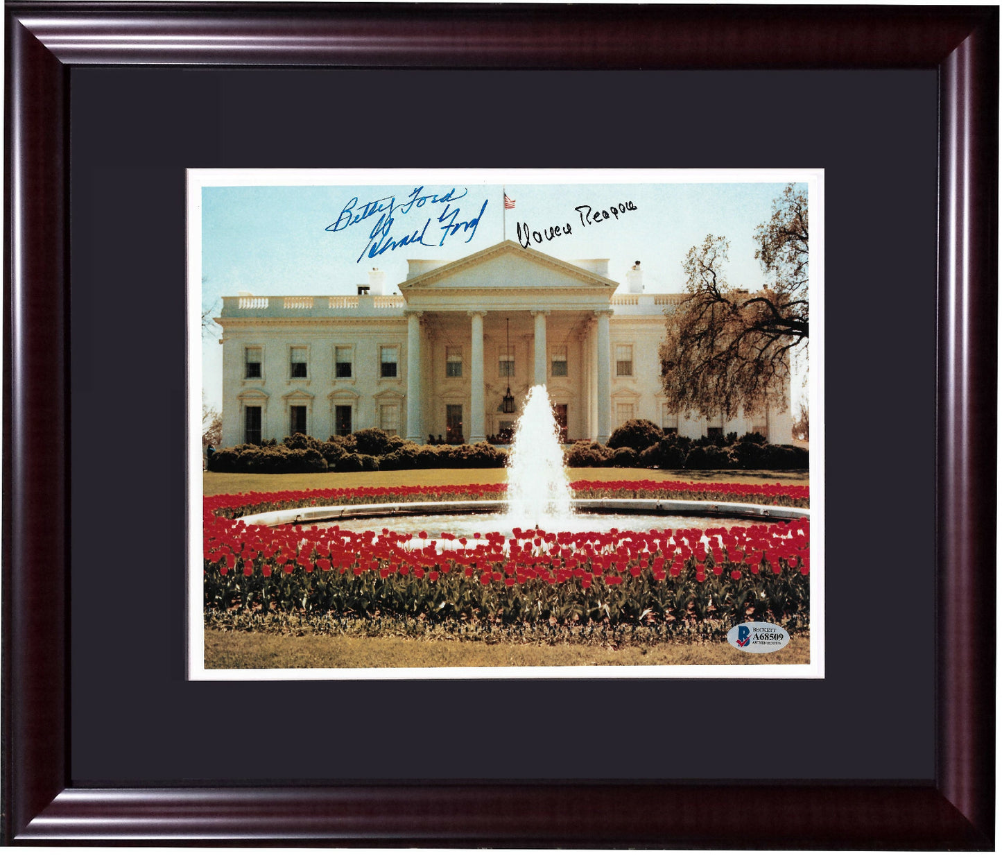 Gerald & Betty Ford Nancy Reagan signed 8x10 photo framed 3 auto Beckett BAS COA