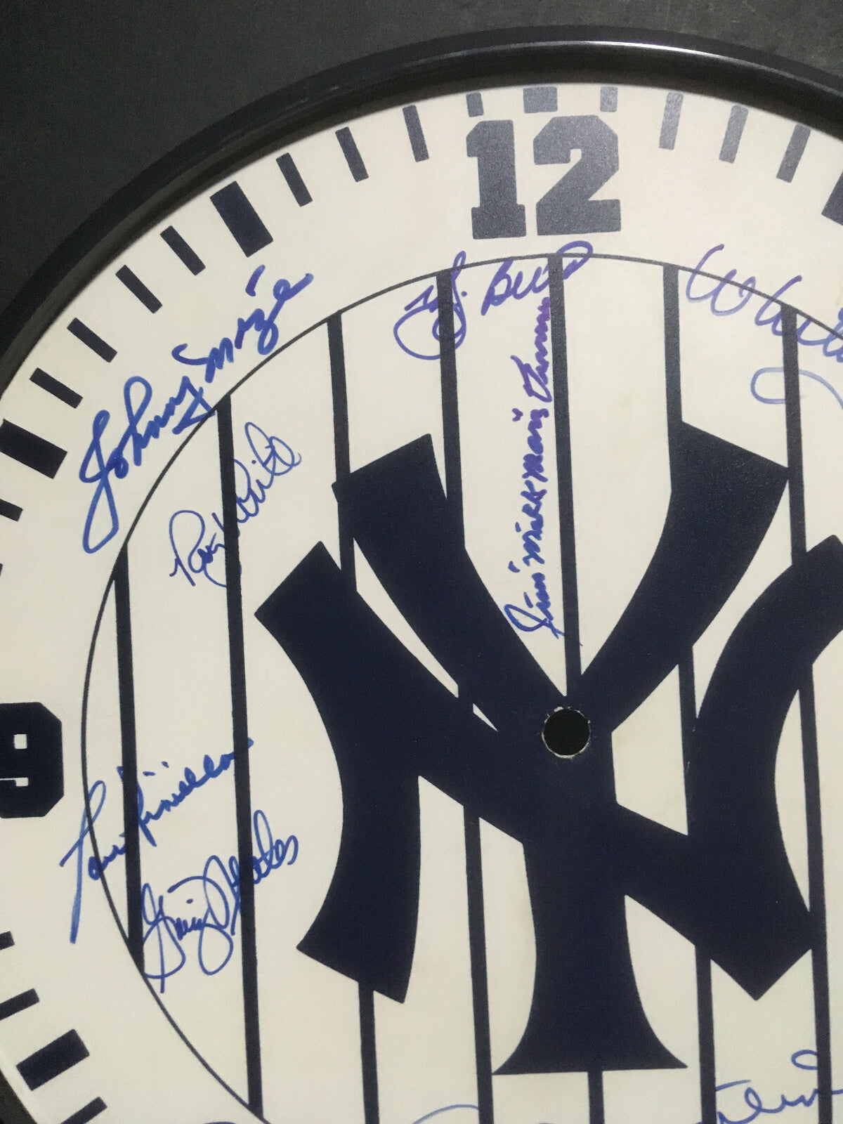NY Yankees signed clock Mickey Mantle #7 Joe DiMaggio #5 Berra 13 Hof auto PSA