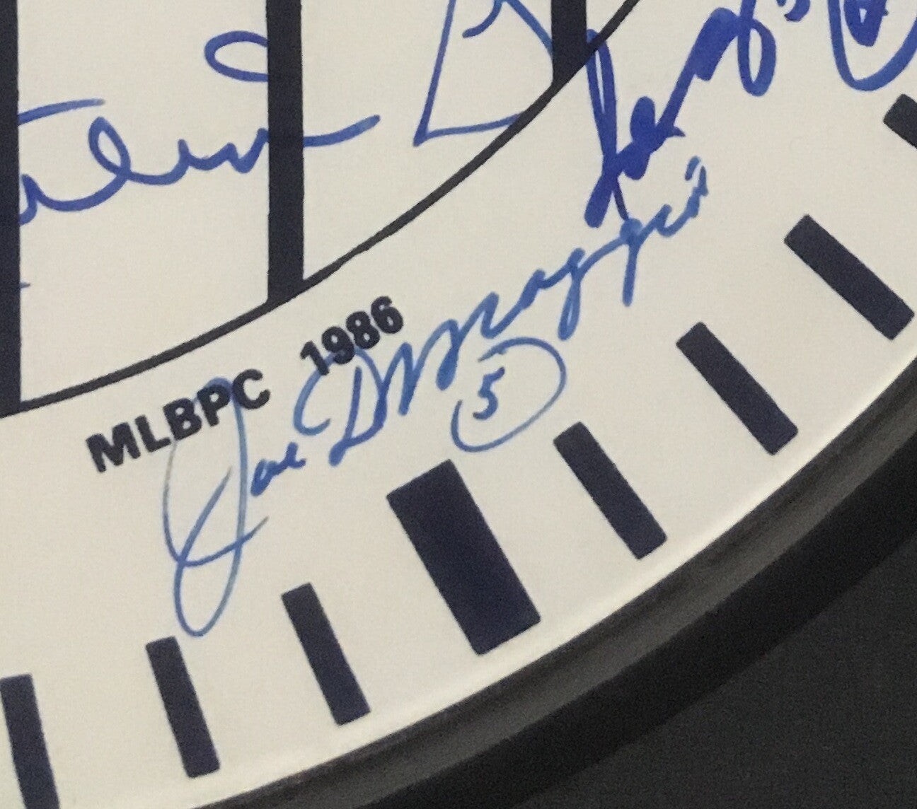 NY Yankees signed clock Mickey Mantle #7 Joe DiMaggio #5 Berra 13 Hof auto PSA