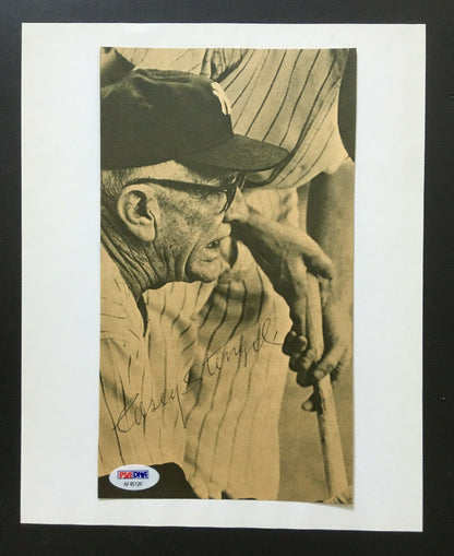 Casey Stengel Yankees Manager Signed Newspaper photo Hof Autograph Rare PSA LOA