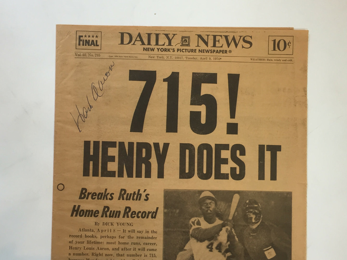 Hank Aaron Signed April 9 1974 Daily News 715 HR Newspaper Mint Autograph PSA