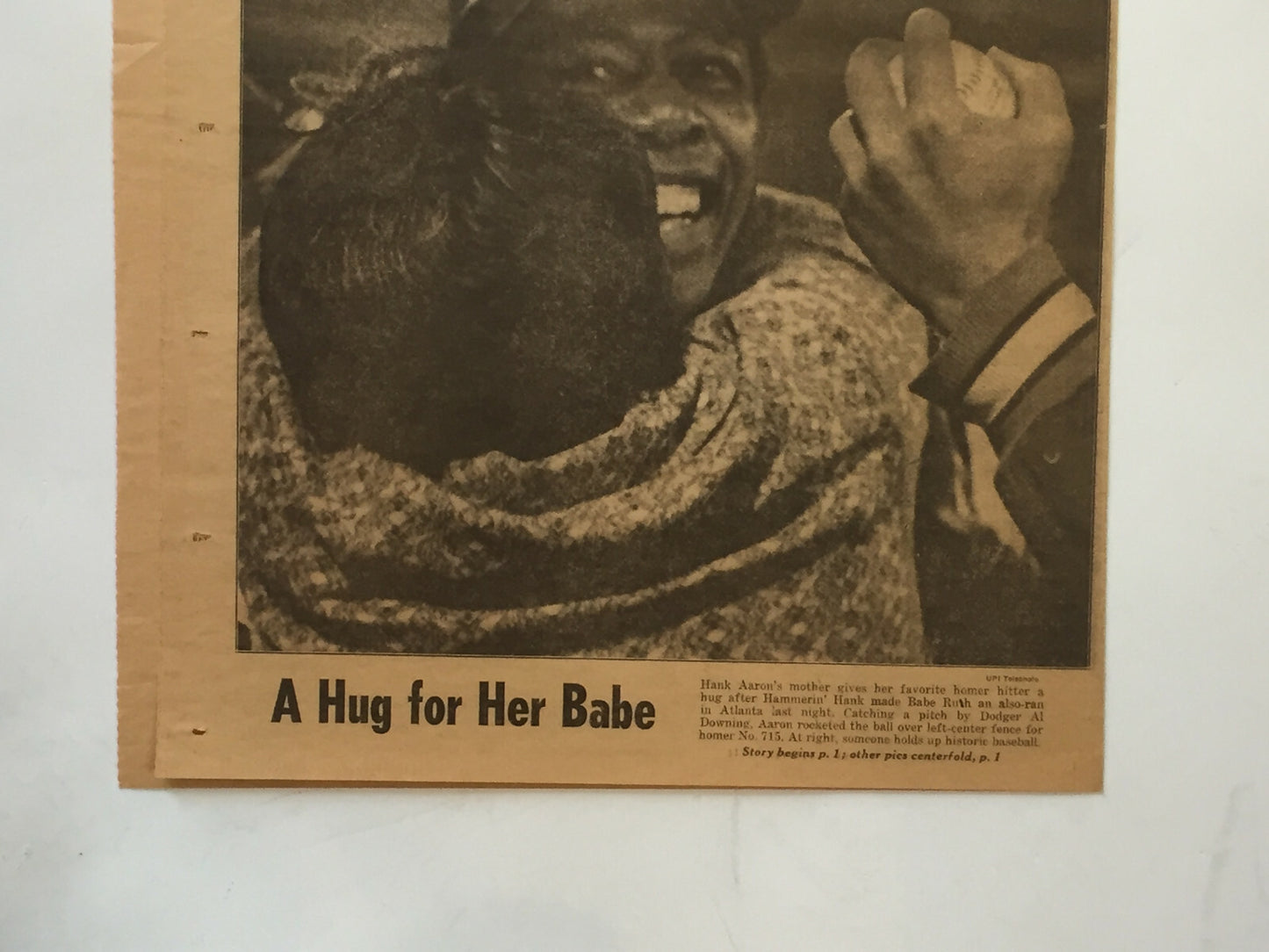 Hank Aaron Signed April 9 1974 Daily News 715 HR Newspaper Mint Autograph PSA