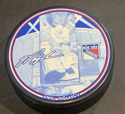Mark Messier #11 Retirement Night Puck NY Rangers 1/12/06 Madison Square Garden