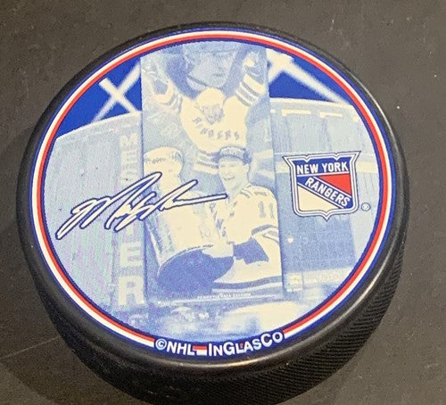 Mark Messier #11 Retirement Night Puck NY Rangers 1/12/06 Madison Square Garden