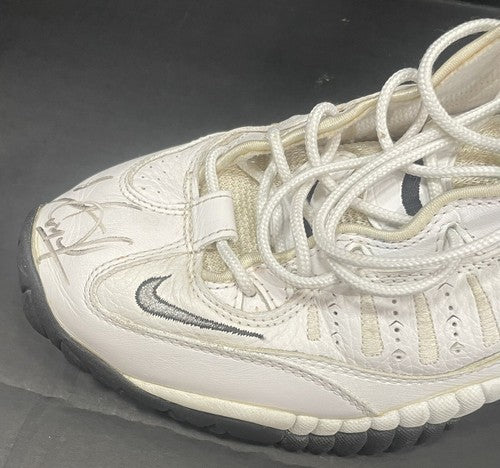 Charles Oakley Signed Game Used Nike Sneaker Size 16 New York Knicks Auto CBM