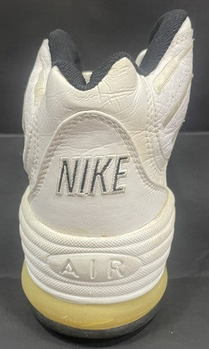Charles Oakley Signed Game Used Nike Sneaker Size 16 New York Knicks Auto CBM