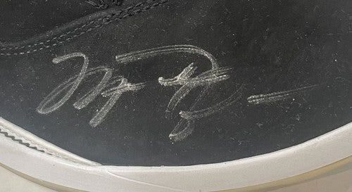 Michael Jordan Signed Air Jordan 22 Collezione Shoe Pair Auto Sneaker UDA COA