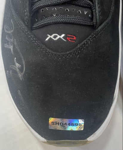 Michael Jordan Signed Air Jordan 22 Collezione Shoe Pair Auto Sneaker UDA COA