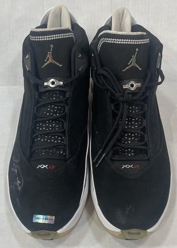 Michael Jordan Signed Air Jordan 22 Collezione Shoe Pair Auto Sneaker UDA COA