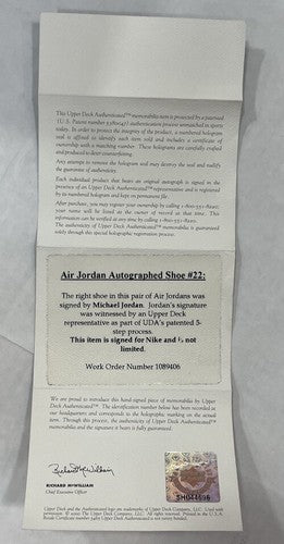 Michael Jordan Signed Air Jordan 22 Collezione Shoe Pair Auto Sneaker UDA COA