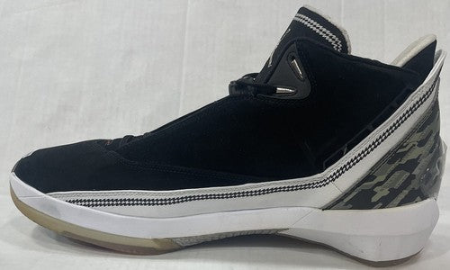 Michael Jordan Signed Air Jordan 22 Collezione Shoe Pair Auto Sneaker UDA COA