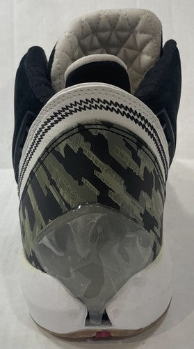 Michael Jordan Signed Air Jordan 22 Collezione Shoe Pair Auto Sneaker UDA COA