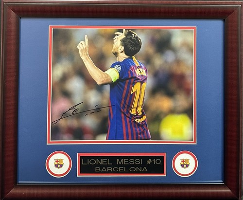 Lionel Messi FC Barcelona Signed 11x14 Finger Up Photo Framed Auto Beckett Bas