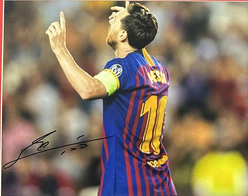 Lionel Messi FC Barcelona Signed 11x14 Finger Up Photo Framed Auto Beckett Bas