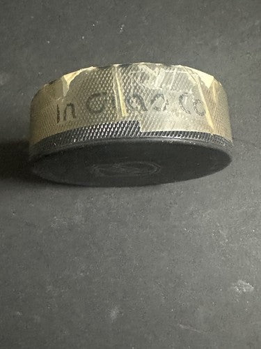 NY ISLANDERS  NHL OFFICIAL GAME USED PRACTICE PUCK Vs DEVILS 10/20/2007 & Ticket