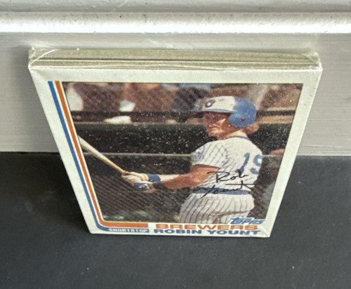 1982 Topps Baseball Grocery Sealed cello Pack Robin Yount HOF Top Bucky Dent MT
