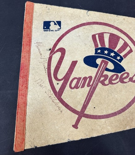 Thurman Munson Signed Yankees Pennant Mel Stottlemyre Roy White Auto Psa Coa