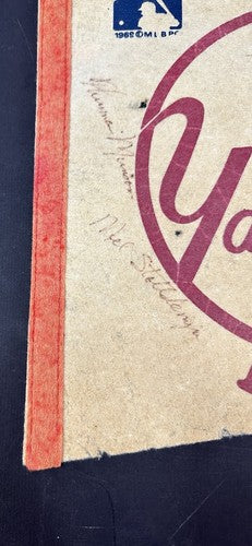 Thurman Munson Signed Yankees Pennant Mel Stottlemyre Roy White Auto Psa Coa