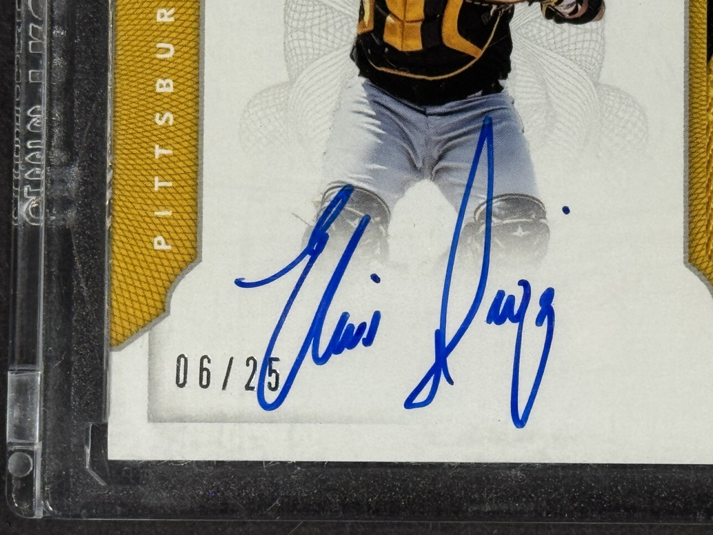 2016 Panini National Treasures Elias Diaz Rookie Patch Auto LE /25 Pirates RPA