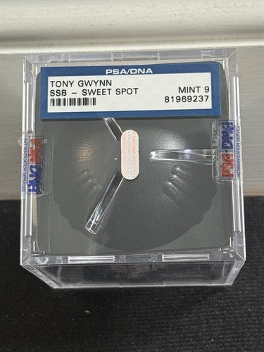 Tony Gwynn Signed Official Baseball Psa 9 Auto & Ball In Case HOF Auto Padres