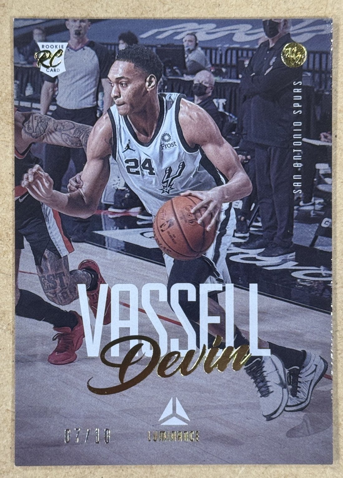 2020-21 Panini Chronicles Luminance Devin Vassell Gold 7/10 #153 RC Spurs Mint